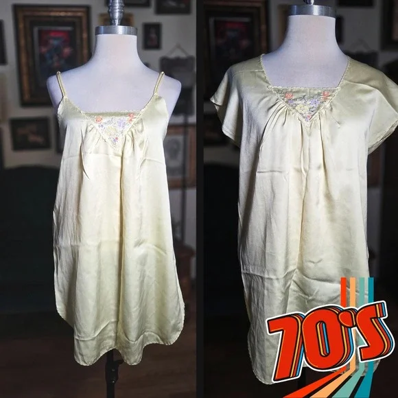 Vintage 1970s Cinema Etoile Yellow Satin PJ Set Embroidered Loungewear - Picture 1 of 8